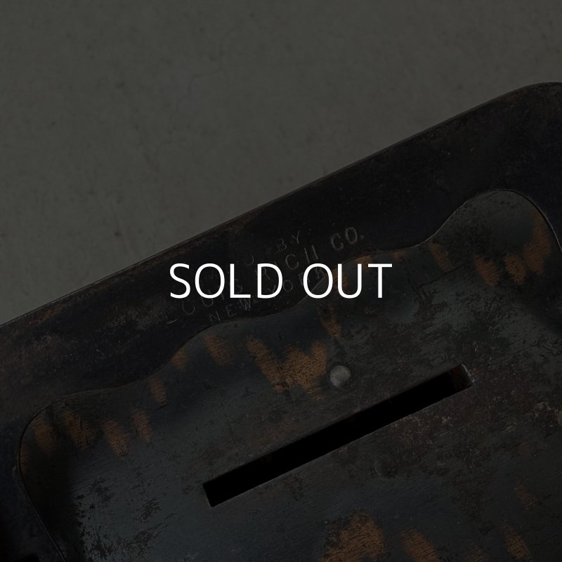 画像8: VINTAGE ANTIQUE COIN BANK JAPANNED LOUIS RICH CO. ヴィンテージ アンティーク コインバンク マネーバンク 貯金箱 ジャパンド ジャパンフィニッシュ / コレクタブル オブジェ インテリア ノベルティー 銀行 アメリカ USA (2)