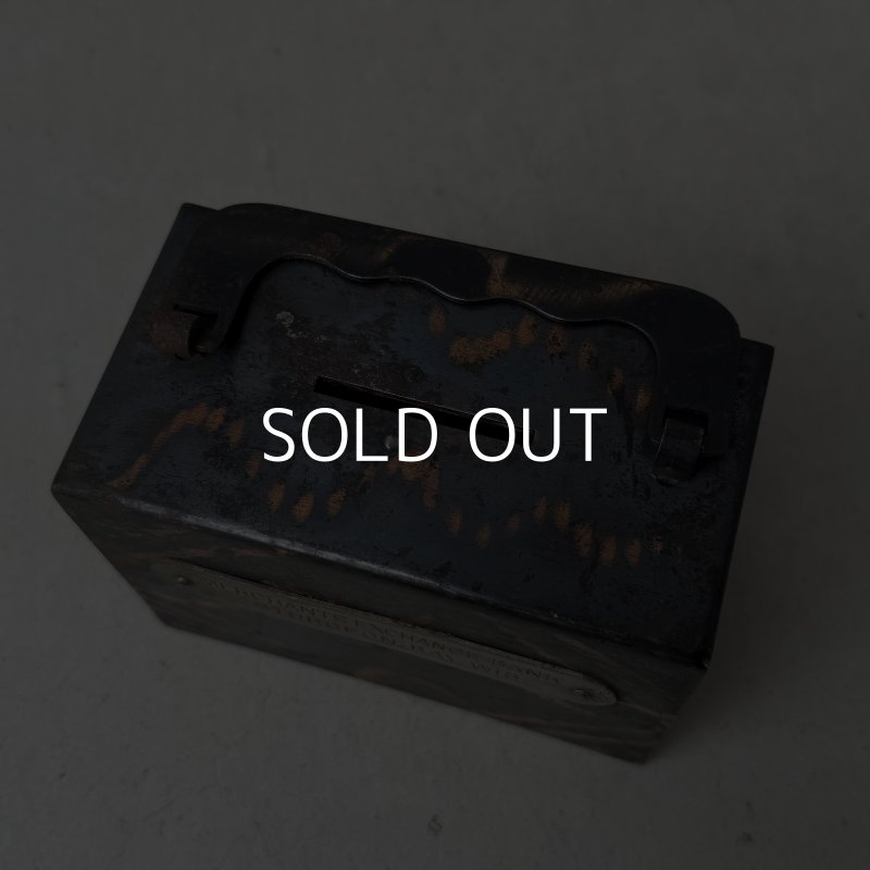 画像5: VINTAGE ANTIQUE COIN BANK JAPANNED LOUIS RICH CO. ヴィンテージ アンティーク コインバンク マネーバンク 貯金箱 ジャパンド ジャパンフィニッシュ / コレクタブル オブジェ インテリア ノベルティー 銀行 アメリカ USA (2)