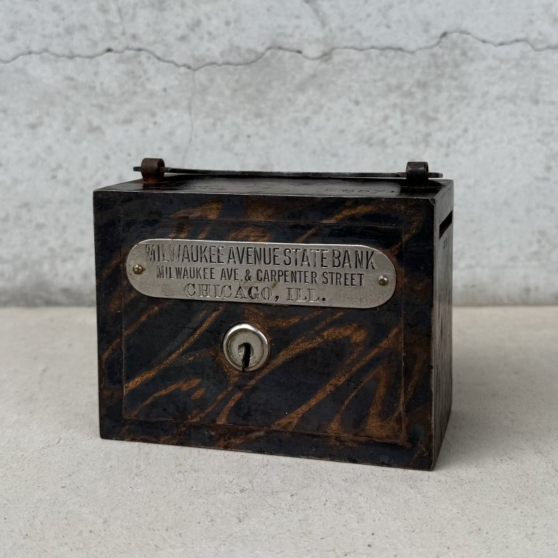 画像1: VINTAGE ANTIQUE COIN BANK JAPANNED W.F.BURNS CO. ヴィンテージ アンティーク コインバンク マネーバンク 貯金箱 ジャパンド ジャパンフィニッシュ / コレクタブル オブジェ インテリア ノベルティー 銀行 アメリカ USA (3)