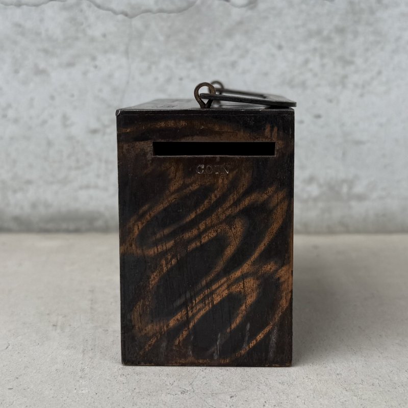 画像3: VINTAGE ANTIQUE COIN BANK JAPANNED W.F.BURNS CO. ヴィンテージ アンティーク コインバンク マネーバンク 貯金箱 ジャパンド ジャパンフィニッシュ / コレクタブル オブジェ インテリア ノベルティー 銀行 アメリカ USA (3)