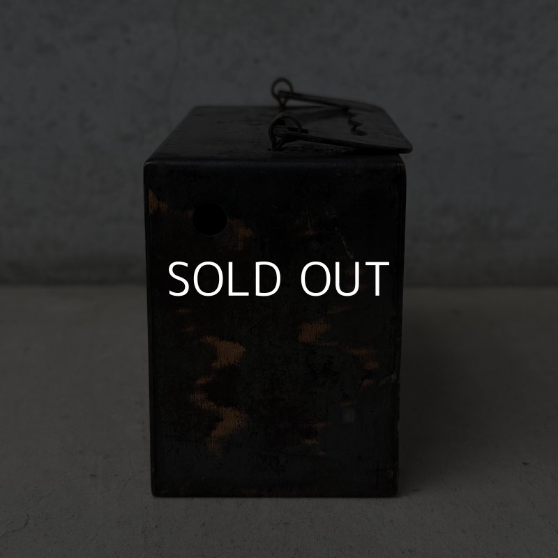 画像4: VINTAGE ANTIQUE COIN BANK JAPANNED LOUIS RICH CO. ヴィンテージ アンティーク コインバンク マネーバンク 貯金箱 ジャパンド ジャパンフィニッシュ / コレクタブル オブジェ インテリア ノベルティー 銀行 アメリカ USA (2)