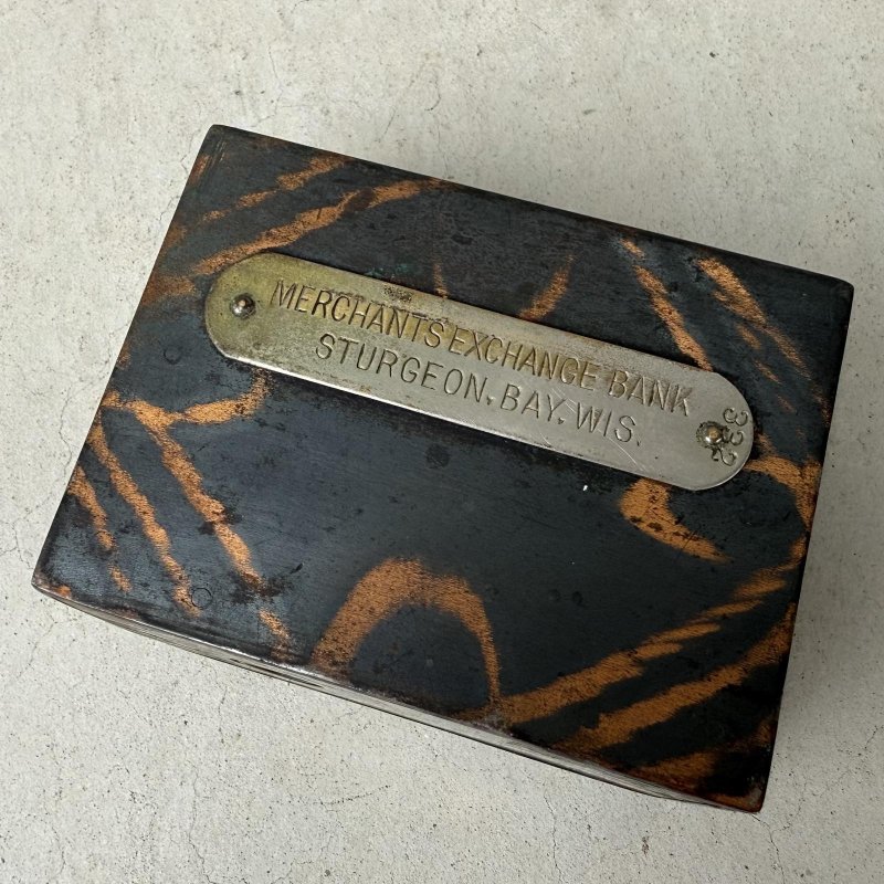 画像7: VINTAGE ANTIQUE COIN BANK JAPANNED LOUIS RICH CO. ヴィンテージ アンティーク コインバンク マネーバンク 貯金箱 ジャパンド ジャパンフィニッシュ / コレクタブル オブジェ インテリア ノベルティー 銀行 アメリカ USA (2)