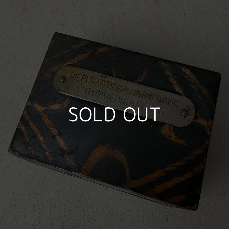 画像7: VINTAGE ANTIQUE COIN BANK JAPANNED LOUIS RICH CO. ヴィンテージ アンティーク コインバンク マネーバンク 貯金箱 ジャパンド ジャパンフィニッシュ / コレクタブル オブジェ インテリア ノベルティー 銀行 アメリカ USA (2)