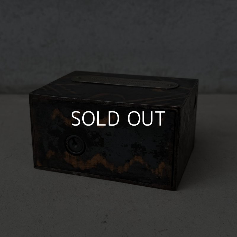 画像6: VINTAGE ANTIQUE COIN BANK JAPANNED LOUIS RICH CO. ヴィンテージ アンティーク コインバンク マネーバンク 貯金箱 ジャパンド ジャパンフィニッシュ / コレクタブル オブジェ インテリア ノベルティー 銀行 アメリカ USA (2)