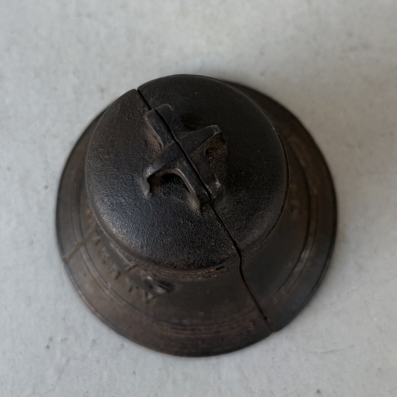 画像5: VINTAGE ANTIQUE LIBERTY BELL PIGGY BANK ヴィンテージ アンティーク リバティーベル 自由の鐘 貯金箱 マネーバンク / コレクタブル オブジェ アメリカ独立記念 1776 キャストアイアン 鋳物 置物  雑貨 小物 アメリカ