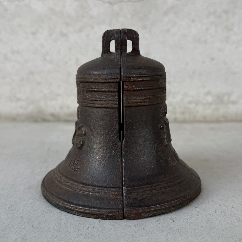 画像4: VINTAGE ANTIQUE LIBERTY BELL PIGGY BANK ヴィンテージ アンティーク リバティーベル 自由の鐘 貯金箱 マネーバンク / コレクタブル オブジェ アメリカ独立記念 1776 キャストアイアン 鋳物 置物  雑貨 小物 アメリカ