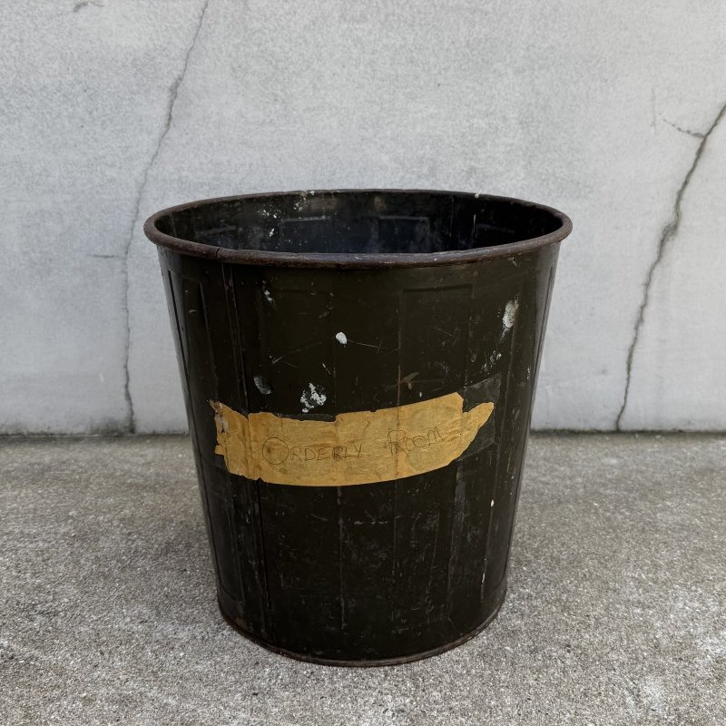 画像1: VINTAGE ANTIQUE TRASH CAN BUCKET ヴィンテージ アンティーク ゴミ箱 ダストボックス バケツ / 缶 インダストリアル 収納 カーキ 店舗什器 アメリカ (1)