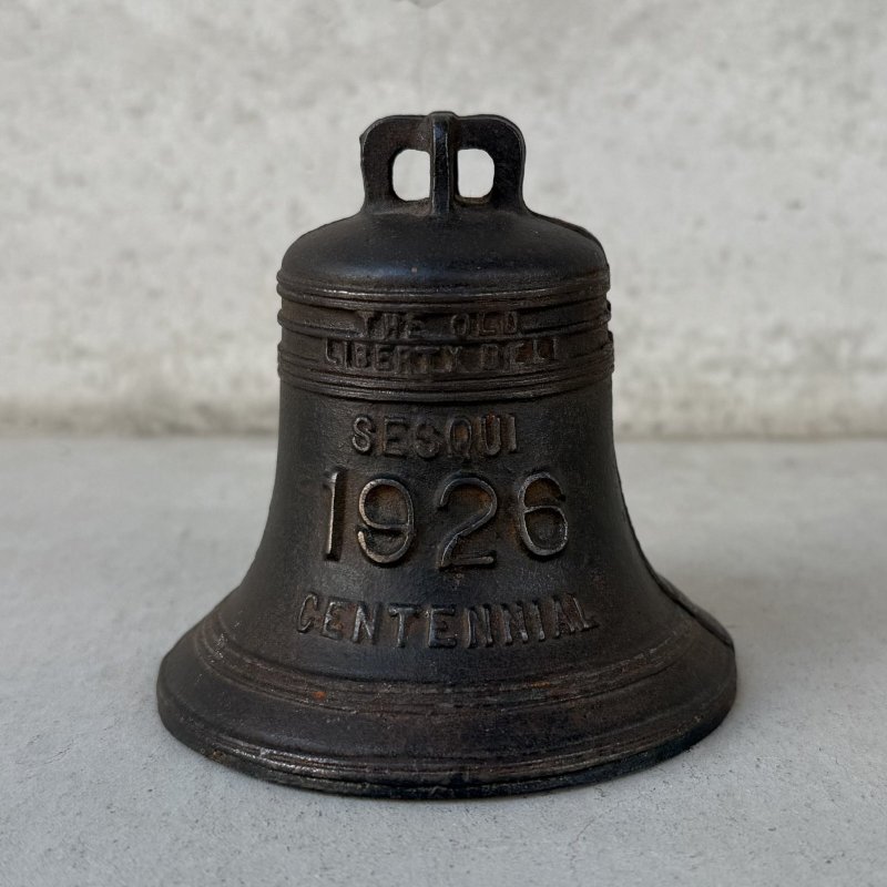 画像3: VINTAGE ANTIQUE LIBERTY BELL PIGGY BANK ヴィンテージ アンティーク リバティーベル 自由の鐘 貯金箱 マネーバンク / コレクタブル オブジェ アメリカ独立記念 1776 キャストアイアン 鋳物 置物  雑貨 小物 アメリカ