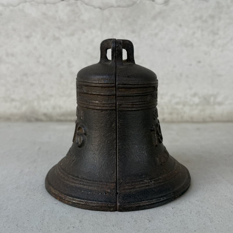 画像2: VINTAGE ANTIQUE LIBERTY BELL PIGGY BANK ヴィンテージ アンティーク リバティーベル 自由の鐘 貯金箱 マネーバンク / コレクタブル オブジェ アメリカ独立記念 1776 キャストアイアン 鋳物 置物  雑貨 小物 アメリカ