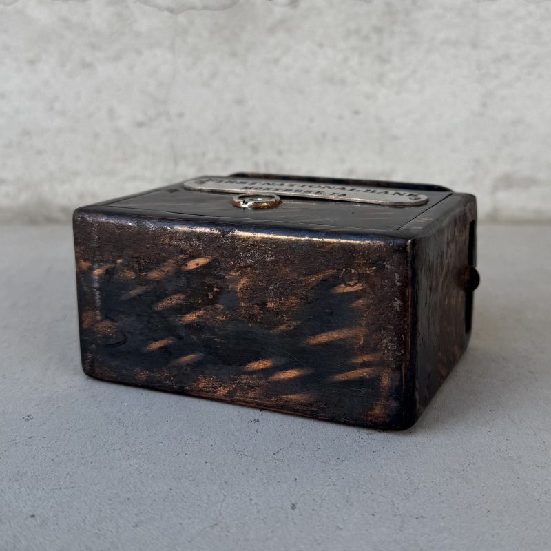 画像7: VINTAGE ANTIQUE COIN BANK JAPANNED W.F.BURNS CO. ヴィンテージ アンティーク コインバンク マネーバンク 貯金箱 ジャパンド ジャパンフィニッシュ / コレクタブル オブジェ インテリア ノベルティー 銀行 アメリカ USA (4)