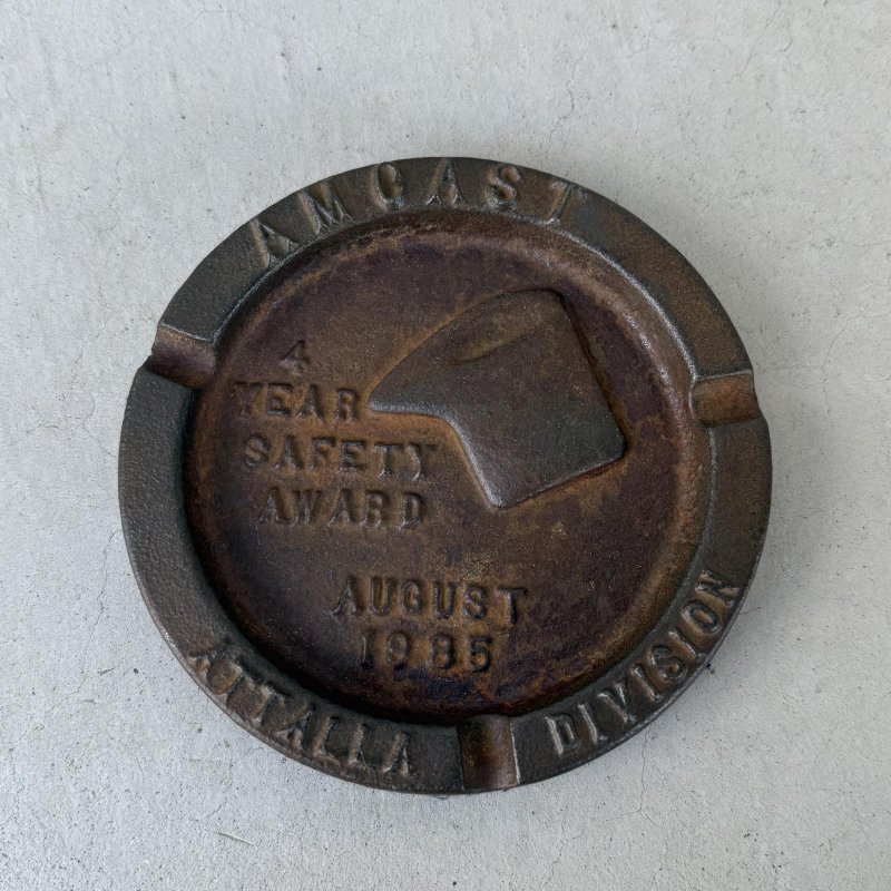 画像1: VINTAGE ANTIQUE ASHTRAY ヴィンテージ アンティーク アッシュトレイ 灰皿  / コレクタブル アドバタイジング オブジェ プレート キャストアイアン 企業物 鋳物 小物 アメリカ