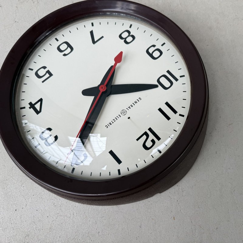 画像10: VINTAGE ANTIQUE WALL CLOCK GENERAL ELECTRIC GE ヴィンテージ アンティーク ウォールクロック 壁掛け時計 ゼネラルエレクトリック / スクールクロック アイアン 鉄 小 丸型 ブラウン 茶色 店舗什器 アメリカ