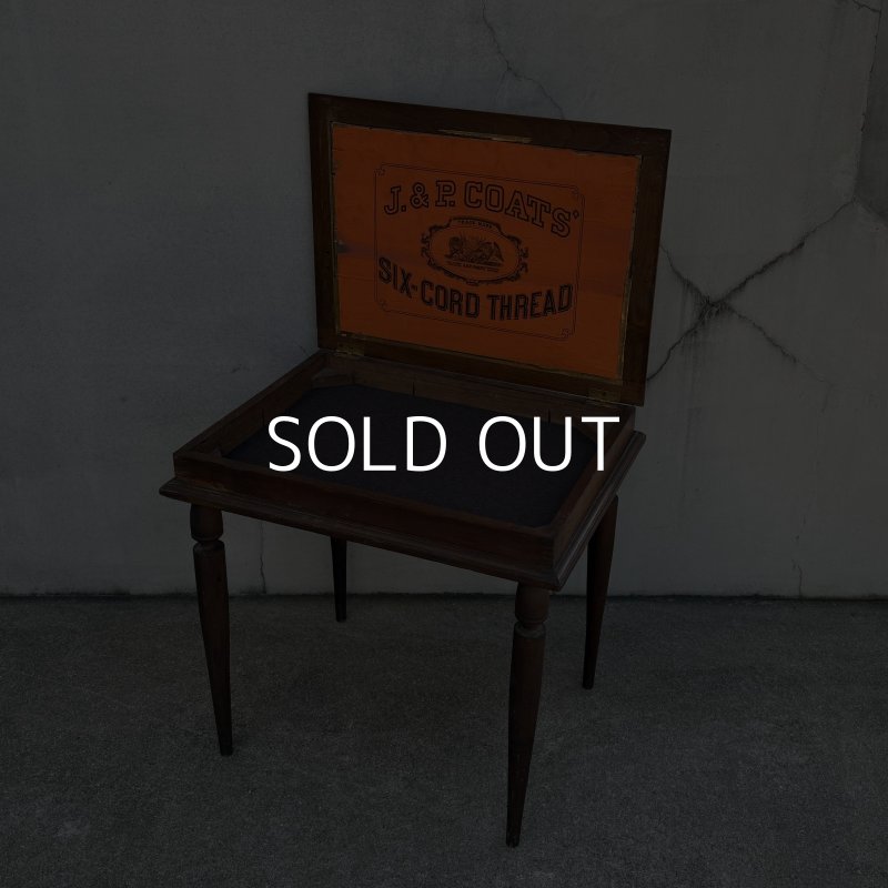 画像2: VINTAGE ANTIQUE SIDE TABLE J.&P.COATS' THREAD ヴィンテージ アンティーク サイドテーブル / コレクタブル ディスプレイ アドバタイジング 陳列棚 飾り棚 木製 家具 店舗什器  企業物