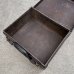 画像11: VINTAGE ANTIQUE SUITCASE LEATHEROID MFG.CO ヴィンテージ アンティーク ファイバースーツケース トランク / カバン ディスプレイ 収納 茶色 店舗什器 アメリカ (11)