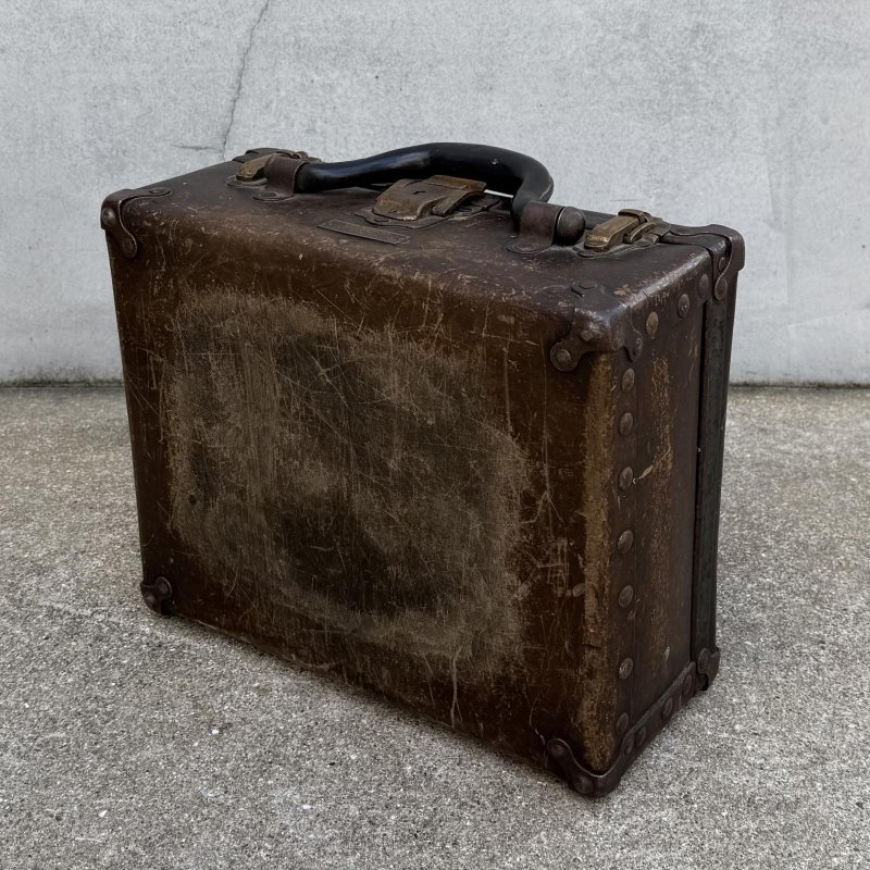 画像1: VINTAGE ANTIQUE SUITCASE LEATHEROID MFG.CO ヴィンテージ アンティーク ファイバースーツケース トランク / カバン ディスプレイ 収納 茶色 店舗什器 アメリカ