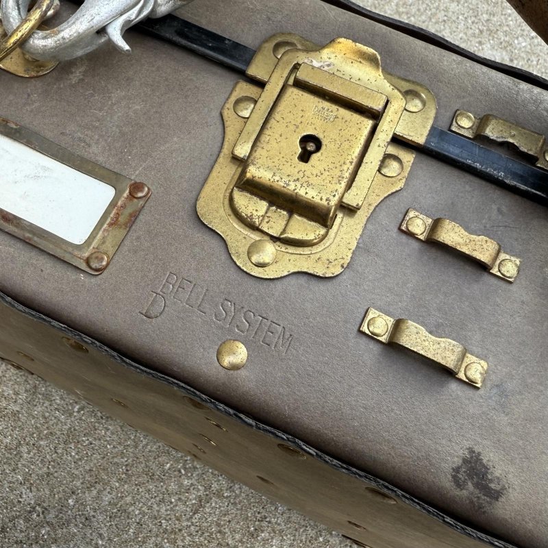 画像7: VINTAGE ANTIQUE BELL SYSTEM TOOLBOX SUITCASE ヴィンテージ アンティーク ベルシステム ツールボックス スーツケース トランク / カバン ディスプレイ 収納 工具入れ 店舗什器 アメリカ