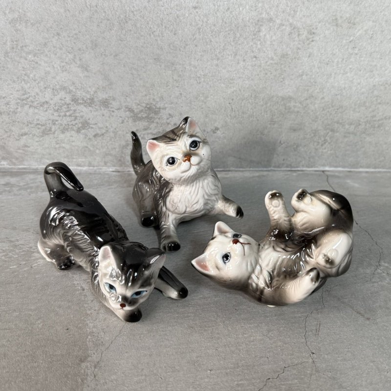 画像1: VINTAGE ANTIQUE CAT FIGURINE ヴィンテージ アンティーク 猫 ネコ オブジェ 陶器 / コレクタブル インテリア 子猫 置物 雑貨 3匹 セット アメリカ 