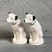 画像1: VINTAGE ANTIQUE VICTOR NIPPER DOG SALT AND PEPPER SHAKERS ヴィンテージ アンティーク ビクター ニッパー犬 ソルト＆ペッパー 塩胡椒入れ オブジェ / 陶器 コレクタブル 置物 雑貨 アメリカ (1)
