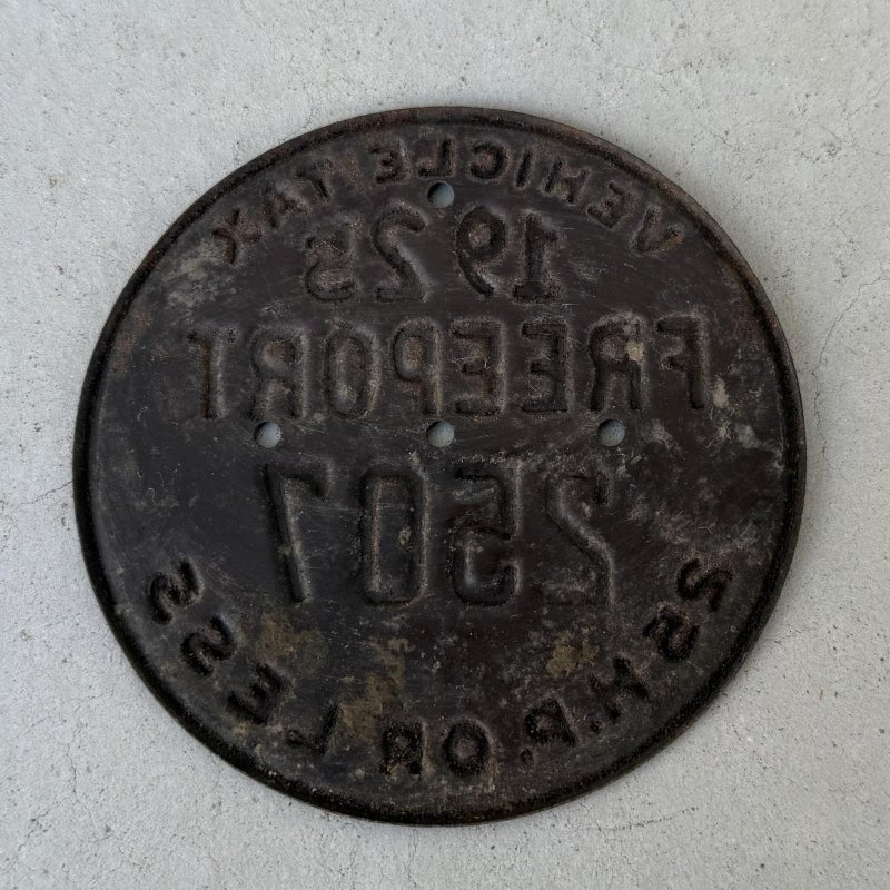 画像2: VINTAGE ANTIQUE FREEPORT PLATE ヴィンテージ アンティーク 車両登録税 プレート ナンバープレート ライセンスプレート / インダストリアル モーター系 ガレージ ディスプレイ 車 1925年 アメリカ