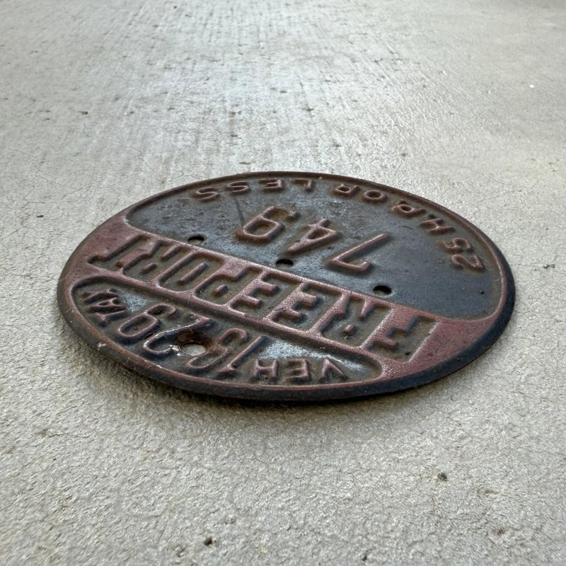 画像3: VINTAGE ANTIQUE FREEPORT PLATE ヴィンテージ アンティーク 車両登録税 プレート ナンバープレート ライセンスプレート / インダストリアル モーター系 ガレージ ディスプレイ 車 1929年 749 アメリカ