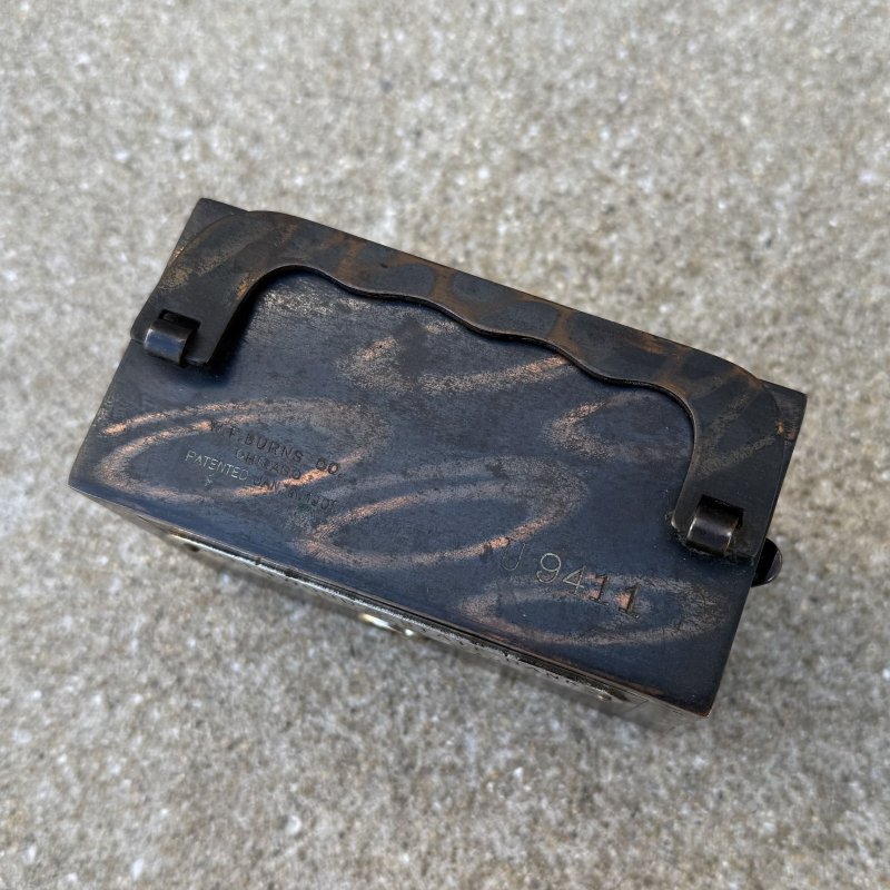 画像5: VINTAGE ANTIQUE COIN BANK JAPANNED W.F.BURNS CO. ヴィンテージ アンティーク コインバンク マネーバンク 貯金箱 ジャパンド ジャパンフィニッシュ / コレクタブル オブジェ インテリア ノベルティー 銀行 アメリカ USA (5)