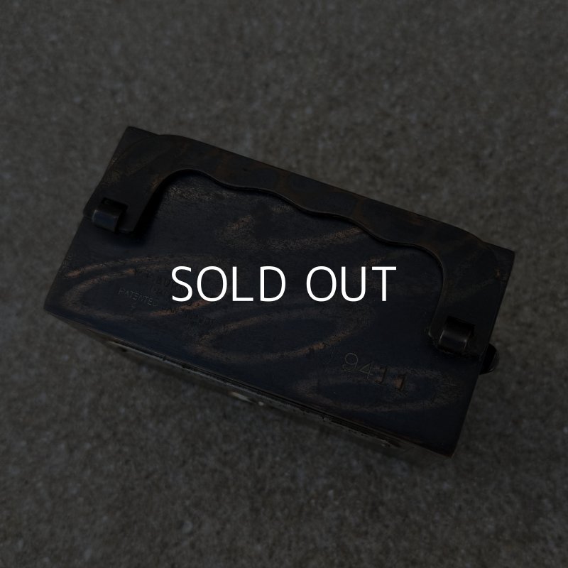 画像5: VINTAGE ANTIQUE COIN BANK JAPANNED W.F.BURNS CO. ヴィンテージ アンティーク コインバンク マネーバンク 貯金箱 ジャパンド ジャパンフィニッシュ / コレクタブル オブジェ インテリア ノベルティー 銀行 アメリカ USA (5)