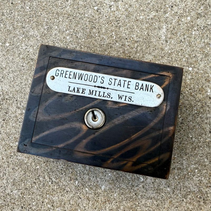 画像8: VINTAGE ANTIQUE COIN BANK JAPANNED W.F.BURNS CO. ヴィンテージ アンティーク コインバンク マネーバンク 貯金箱 ジャパンド ジャパンフィニッシュ / コレクタブル オブジェ インテリア ノベルティー 銀行 アメリカ USA (5)