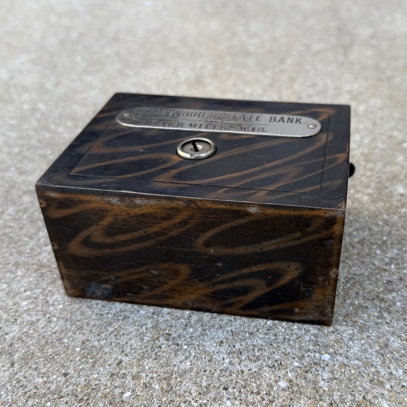 画像6: VINTAGE ANTIQUE COIN BANK JAPANNED W.F.BURNS CO. ヴィンテージ アンティーク コインバンク マネーバンク 貯金箱 ジャパンド ジャパンフィニッシュ / コレクタブル オブジェ インテリア ノベルティー 銀行 アメリカ USA (5)