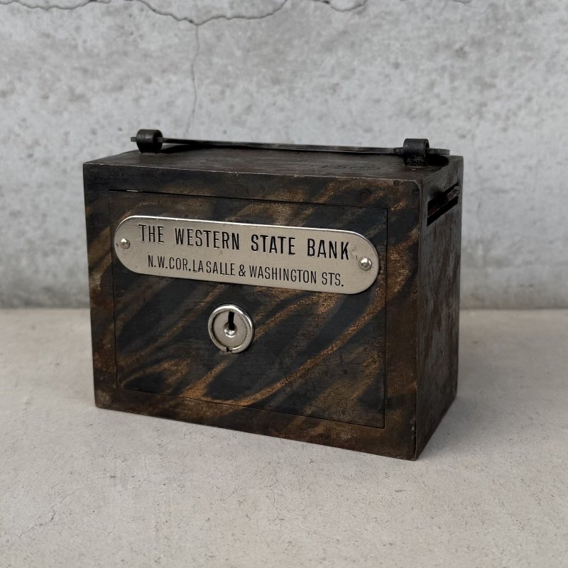 画像1: VINTAGE ANTIQUE COIN BANK JAPANNED W.F.BURNS CO. ヴィンテージ アンティーク コインバンク マネーバンク 貯金箱 ジャパンド ジャパンフィニッシュ / コレクタブル オブジェ インテリア ノベルティー 銀行 アメリカ USA (7)