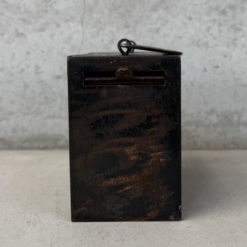 画像5: VINTAGE ANTIQUE COIN BANK JAPANNED W.F.BURNS CO. ヴィンテージ アンティーク コインバンク マネーバンク 貯金箱 ジャパンド ジャパンフィニッシュ / コレクタブル オブジェ インテリア ノベルティー 銀行 アメリカ USA (7)