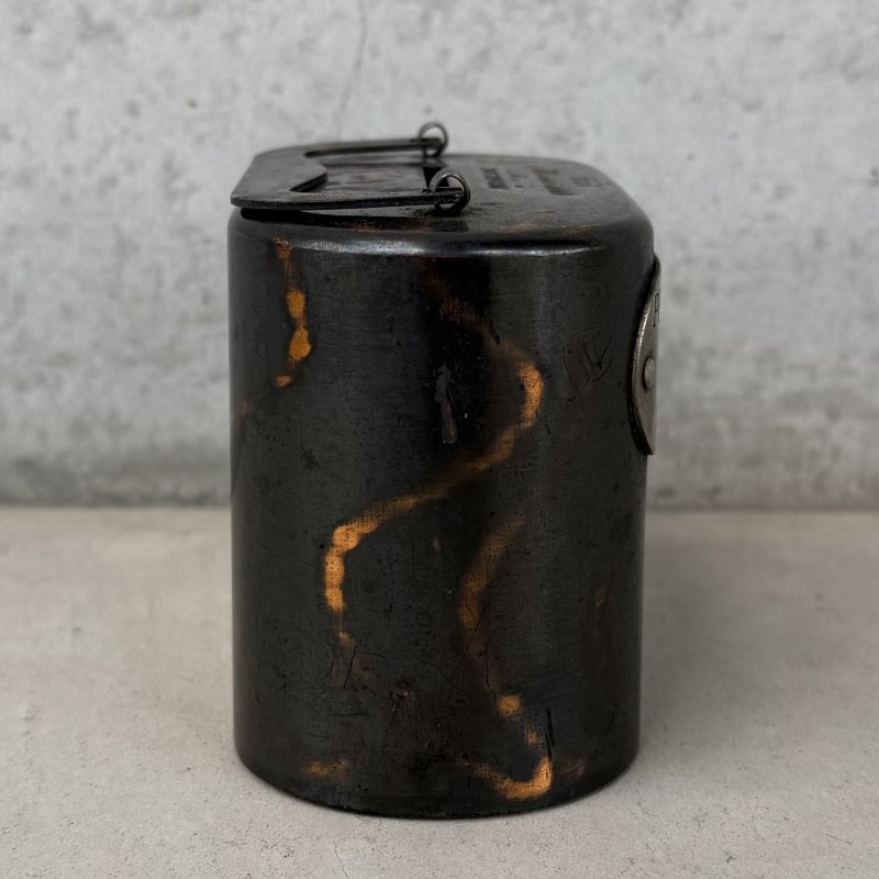 画像4: VINTAGE ANTIQUE COIN BANK JAPANNED CO BURNS ヴィンテージ アンティーク コインバンク マネーバンク 貯金箱 ジャパンド ジャパンフィニッシュ / コレクタブル オブジェ インテリア ノベルティー 銀行 アメリカ USA (6)