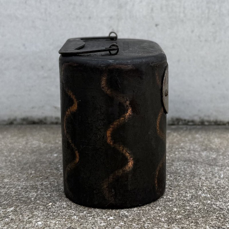 画像4: VINTAGE ANTIQUE COIN BANK JAPANNED BURNS ヴィンテージ アンティーク コインバンク マネーバンク 貯金箱 ジャパンド ジャパンフィニッシュ / コレクタブル オブジェ インテリア ノベルティー 銀行 アメリカ USA (8)