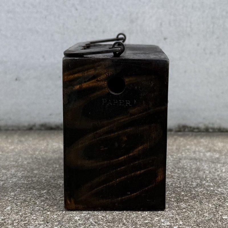 画像5: VINTAGE ANTIQUE COIN BANK JAPANNED W.F.BURNS CO. ヴィンテージ アンティーク コインバンク マネーバンク 貯金箱 ジャパンド ジャパンフィニッシュ / コレクタブル オブジェ インテリア ノベルティー 銀行 アメリカ USA (9)