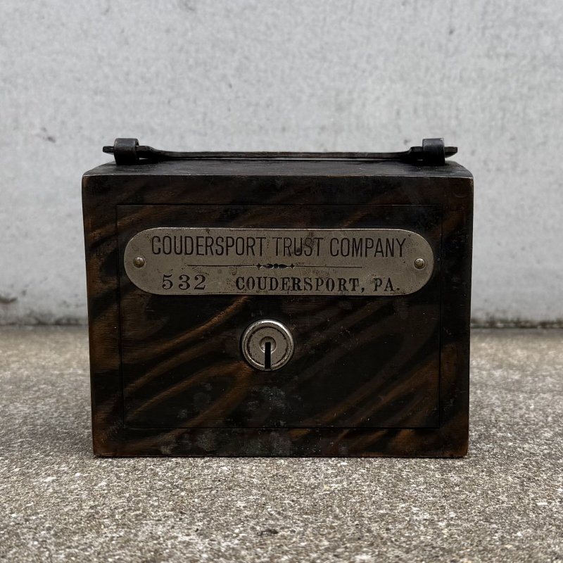 画像2: VINTAGE ANTIQUE COIN BANK JAPANNED W.F.BURNS CO. ヴィンテージ アンティーク コインバンク マネーバンク 貯金箱 ジャパンド ジャパンフィニッシュ / コレクタブル オブジェ インテリア ノベルティー 銀行 アメリカ USA (9)