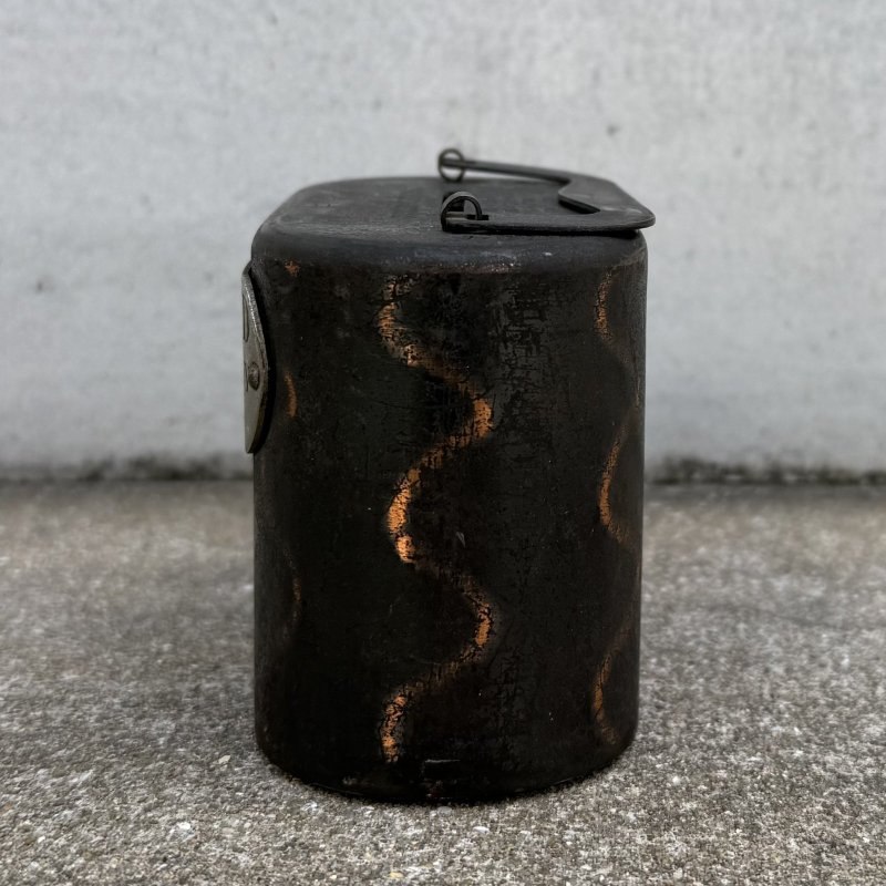 画像5: VINTAGE ANTIQUE COIN BANK JAPANNED BURNS ヴィンテージ アンティーク コインバンク マネーバンク 貯金箱 ジャパンド ジャパンフィニッシュ / コレクタブル オブジェ インテリア ノベルティー 銀行 アメリカ USA (8)