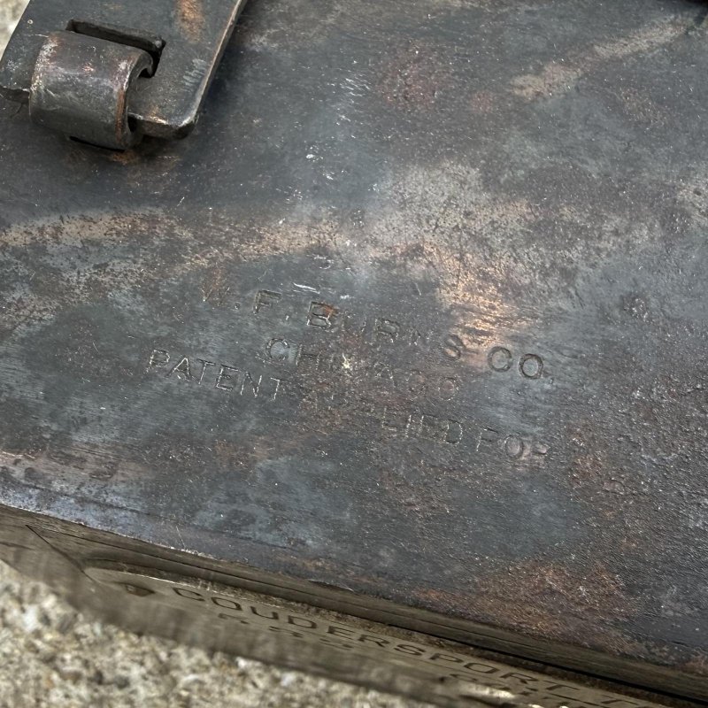 画像8: VINTAGE ANTIQUE COIN BANK JAPANNED W.F.BURNS CO. ヴィンテージ アンティーク コインバンク マネーバンク 貯金箱 ジャパンド ジャパンフィニッシュ / コレクタブル オブジェ インテリア ノベルティー 銀行 アメリカ USA (9)