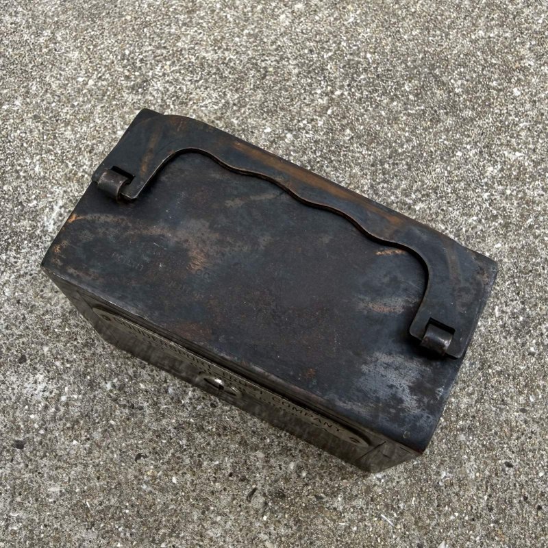 画像6: VINTAGE ANTIQUE COIN BANK JAPANNED W.F.BURNS CO. ヴィンテージ アンティーク コインバンク マネーバンク 貯金箱 ジャパンド ジャパンフィニッシュ / コレクタブル オブジェ インテリア ノベルティー 銀行 アメリカ USA (9)