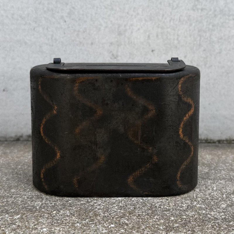 画像3: VINTAGE ANTIQUE COIN BANK JAPANNED BURNS ヴィンテージ アンティーク コインバンク マネーバンク 貯金箱 ジャパンド ジャパンフィニッシュ / コレクタブル オブジェ インテリア ノベルティー 銀行 アメリカ USA (8)