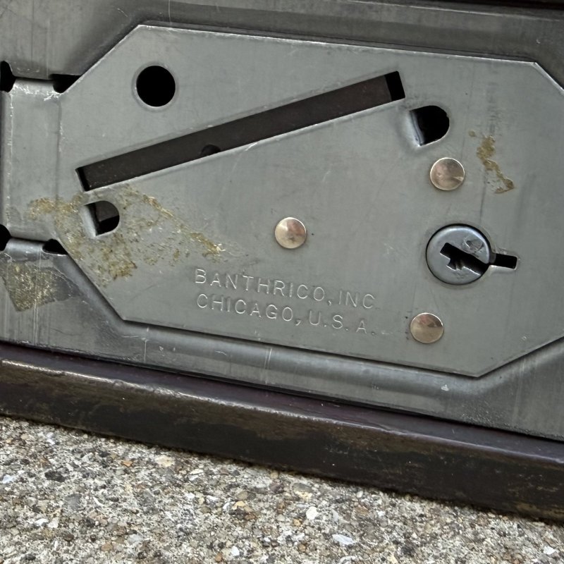 画像9: VINTAGE ANTIQUE COINBANK LION ヴィンテージ アンティーク コインバンク 貯金箱 ライオン / コレクタブル オブジェ インテリア ノベルティー 銀行 動物 置物 アメリカ (2)