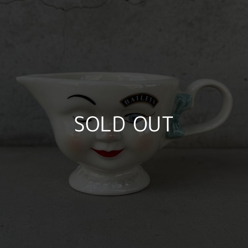 画像1: VINTAGE ANTIQUE BAILEYS CREAMER ヴィンテージ アンティーク ベイリーズ フェイスカップ クリーマー ウィンキング / コレクタブル オブジェ マグカップ ノベルティ 1996年限定 陶器 食器 雑貨 D