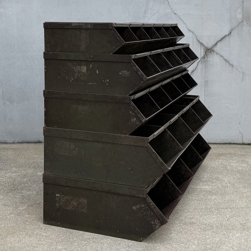 画像3: VINTAGE ANTIQUE SHELF STACKBIN ヴィンテージ アンティーク 棚 スタッキング / インダストリアル 収納 ガレージ パーツ 工具入れ 鉄 店舗什器 工業用 アメリカ