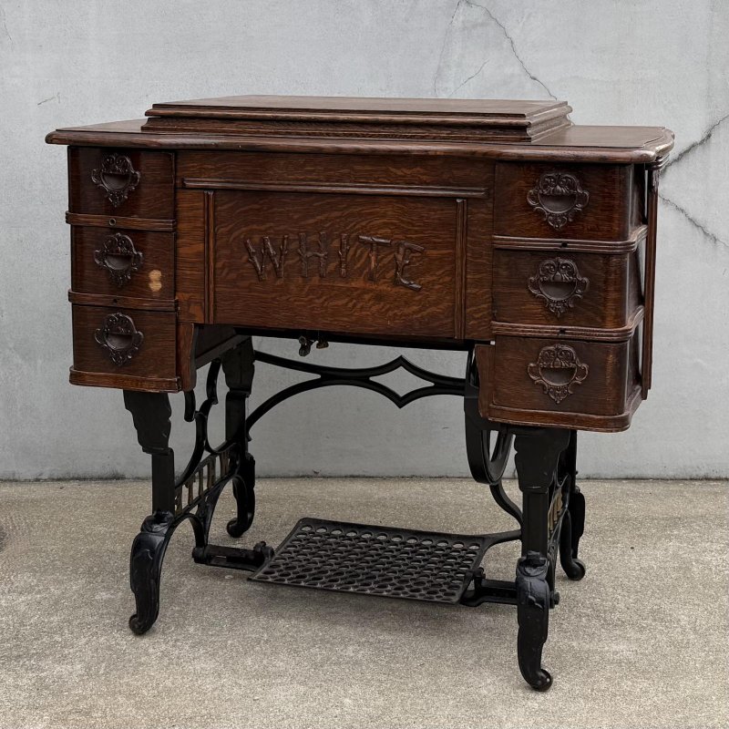 画像2: VINTAGE ANTIQUE WHITE SEWING MACHINE CO ヴィンテージ アンティーク 足踏みミシン ホワイト /  ミシンテーブル ディスプレイ インテリア 木製 店舗什器 アメリカ