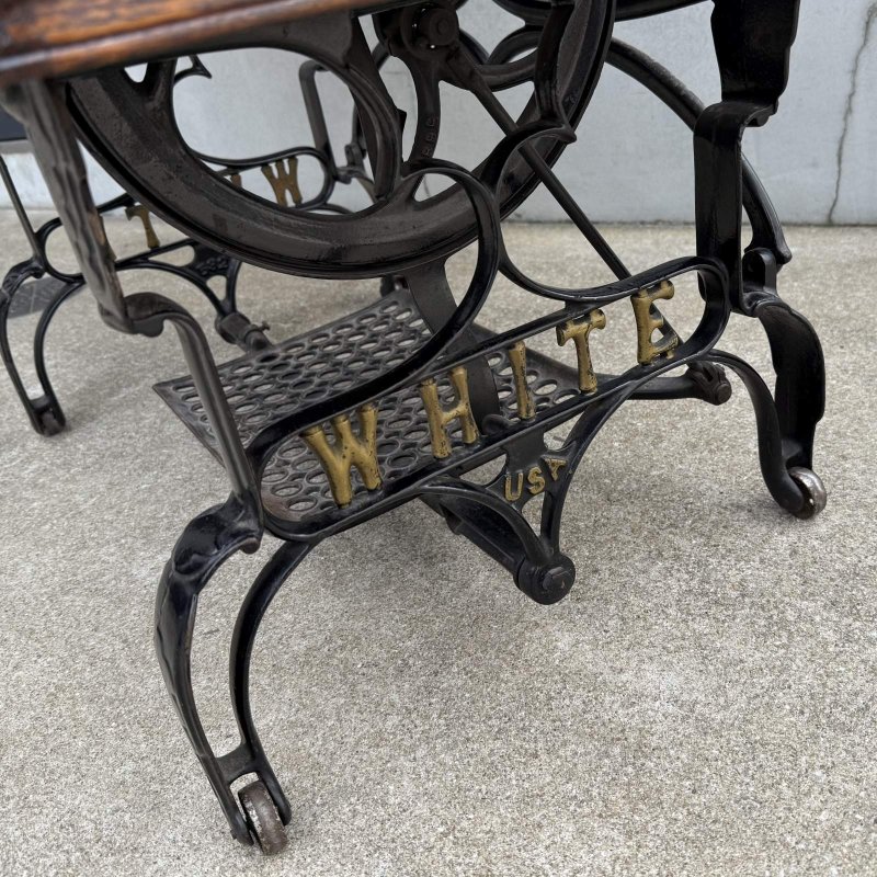 画像9: VINTAGE ANTIQUE WHITE SEWING MACHINE CO ヴィンテージ アンティーク 足踏みミシン ホワイト /  ミシンテーブル ディスプレイ インテリア 木製 店舗什器 アメリカ
