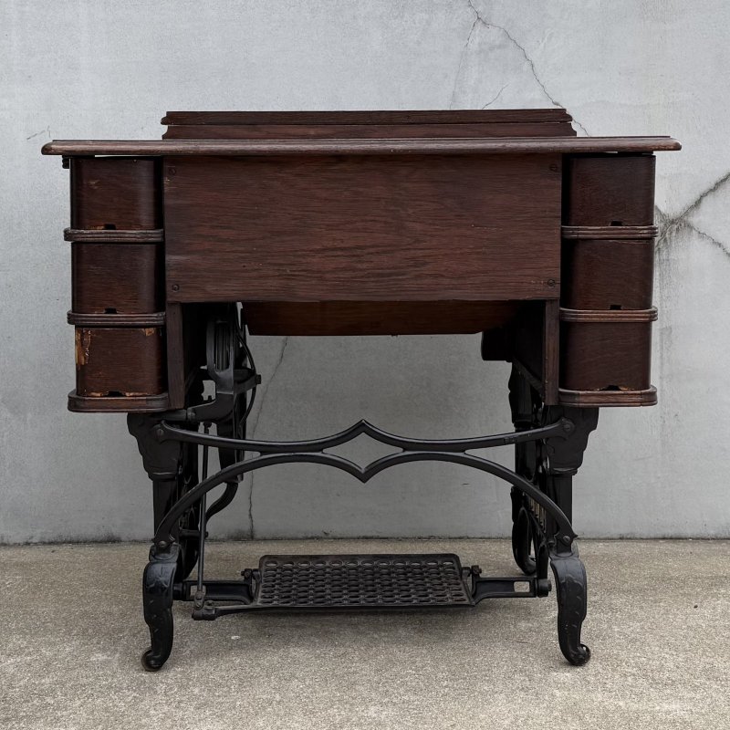画像3: VINTAGE ANTIQUE WHITE SEWING MACHINE CO ヴィンテージ アンティーク 足踏みミシン ホワイト /  ミシンテーブル ディスプレイ インテリア 木製 店舗什器 アメリカ