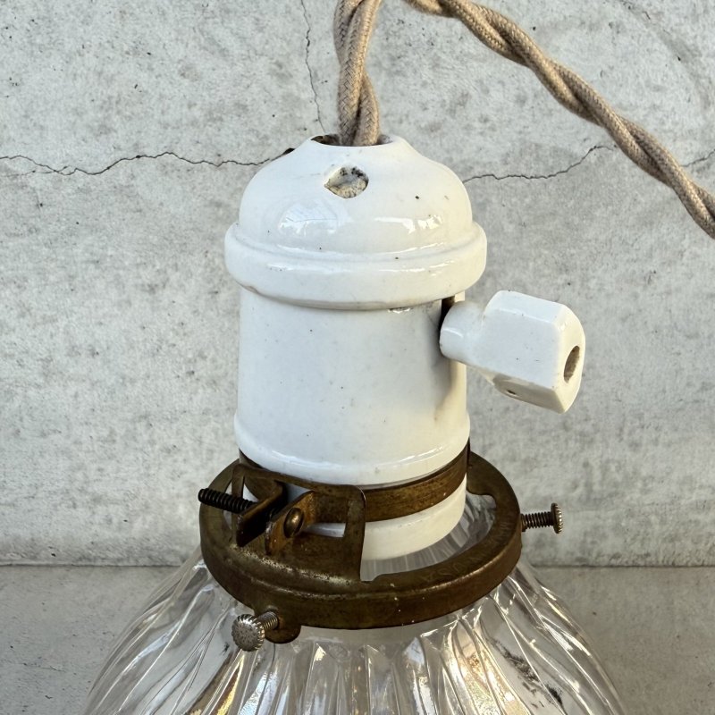 画像8: VINTAGE ANTIQUE LAMP ヴィンテージ アンティーク 吊り下げライト 天井照明 / ライト ペンダントライト ポーセリン ガラスシェード E26 店舗什器 アメリカ (4)