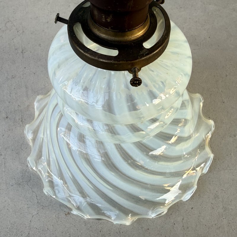 画像6: VINTAGE ANTIQUE OPALESCENT GLASS ヴィンテージ アンティーク 吊り下げライト オパールセントガラス 照明 / ライト ランプ ペンダントライト ガラスシェード 天井照明 E26 店舗什器 アメリカ USA (2)
