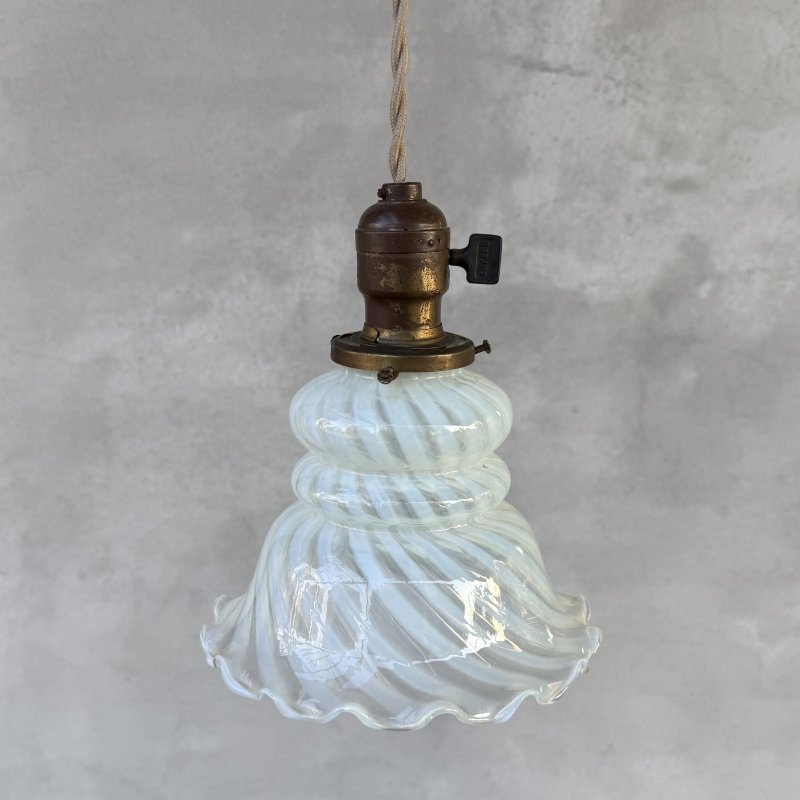 画像1: VINTAGE ANTIQUE OPALESCENT GLASS ヴィンテージ アンティーク 吊り下げライト オパールセントガラス 照明 / ライト ランプ ペンダントライト ガラスシェード 天井照明 E26 店舗什器 アメリカ USA (2)