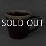 VINTAGE ANTIQUE MCCOY POTTERY MUGCUP ヴィンテージ アンティーク マッコイ マグカップ コップ 食器 陶器 ブラウンドリップ / コーヒーカップ Dハンドル 茶色  店舗什器 アメリカ l