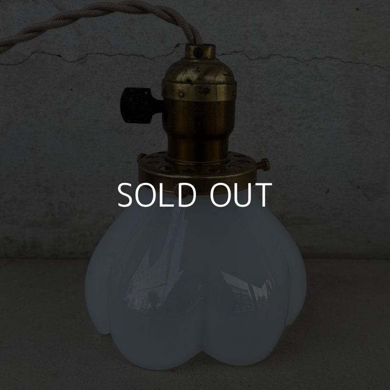 画像2: VINTAGE ANTIQUE LAMP ヴィンテージ アンティーク 吊り下げライト 天井照明 / ライト ランプ ペンダントライト ミルクガラス ガラスシェード E26 店舗什器 アメリカ