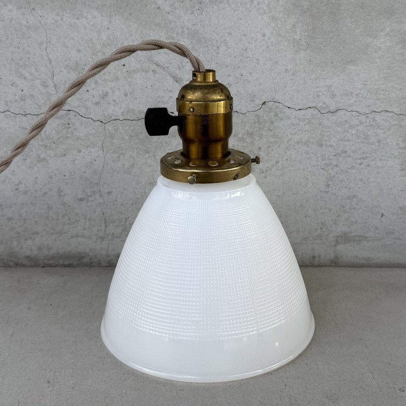 画像2: VINTAGE ANTIQUE LAMP ヴィンテージ アンティーク 吊り下げライト 天井照明 / ライト ランプ ペンダントライト ミルクガラス ガラスシェード E26 店舗什器 アメリカ